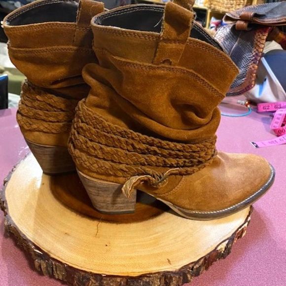 dingo Shoes - Dingo Suede Twisted Sister Boots